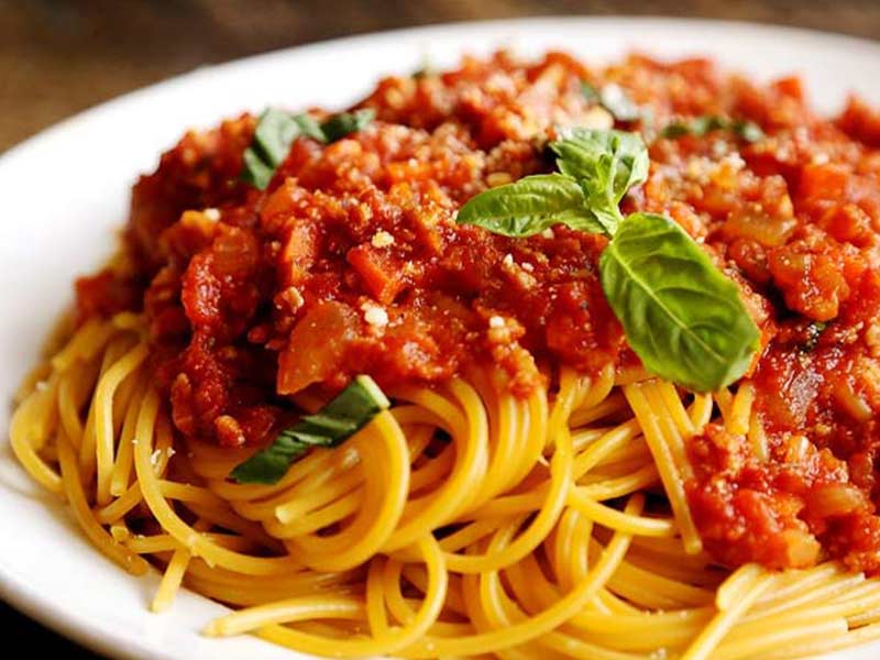 مواد لازم برای تهیه اسپاگتی ایتالیایی