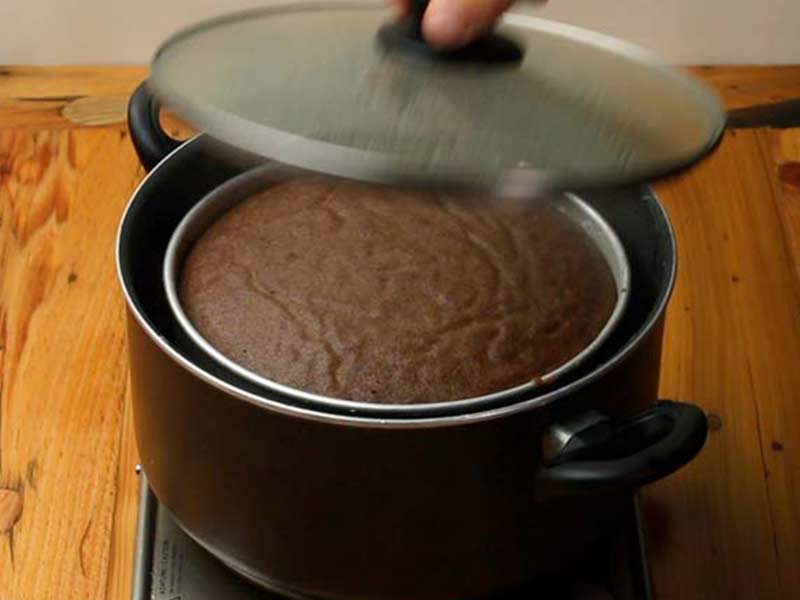 طرز تهیه کیک بدون فر روی اجاق گاز