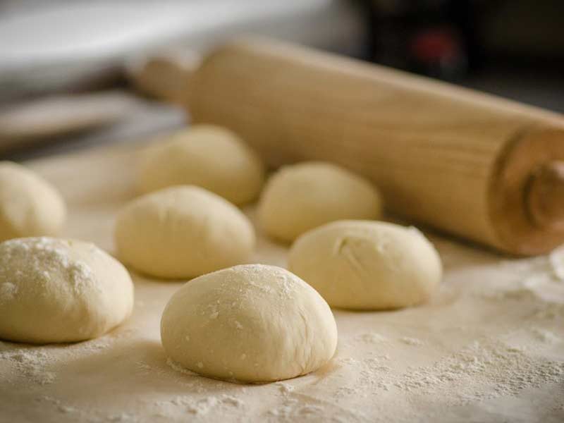 طرز تهیه خمیر ساده برای نان و پیتزا بدون خمیر مایه و استراحت