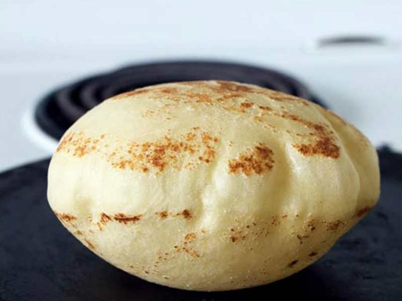 طرز تهیه نان پیتا روی اجاق گاز | نان بادکنکی لبنانی